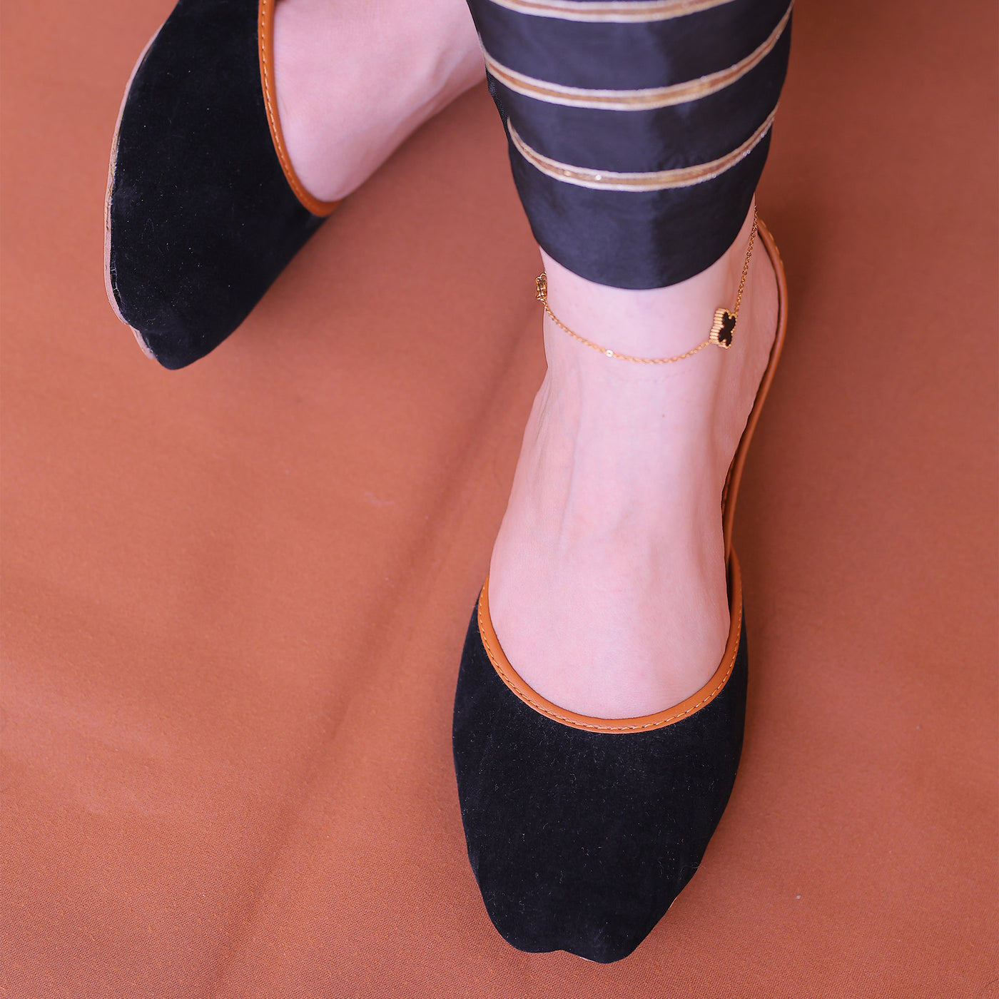 Velvet Khussa