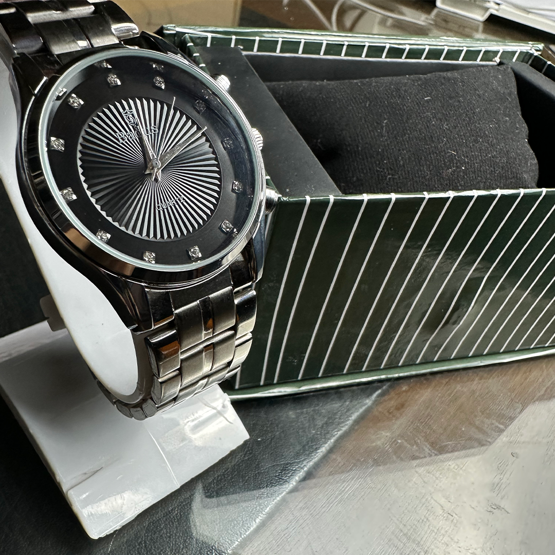 Badus black dial