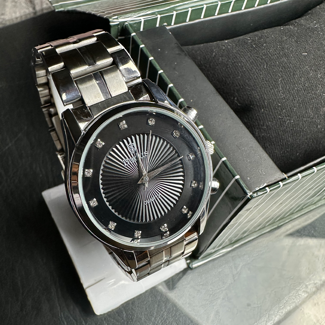 Badus black dial