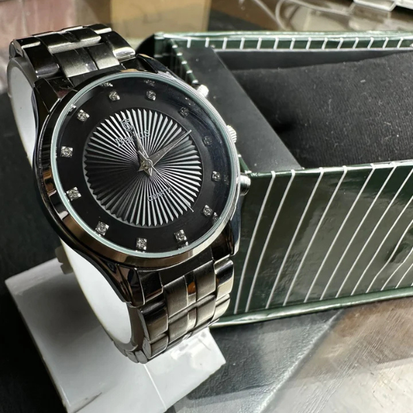 Badus black dial